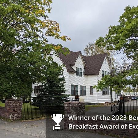 Hill Road Manor Bed & Breakfast グランド・フォールズ・ウィンザー エクステリア 写真