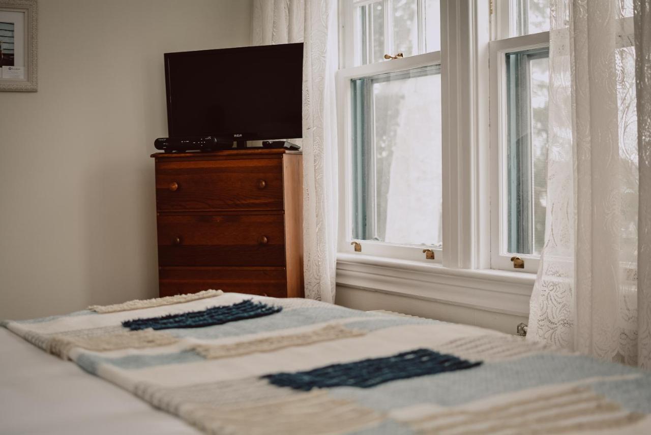 Hill Road Manor Bed & Breakfast グランド・フォールズ・ウィンザー エクステリア 写真