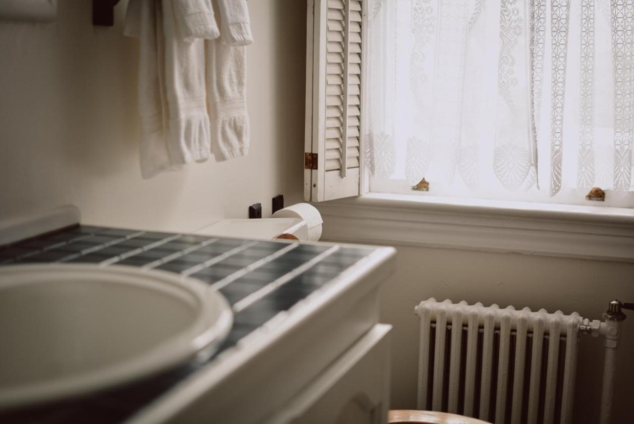 Hill Road Manor Bed & Breakfast グランド・フォールズ・ウィンザー エクステリア 写真