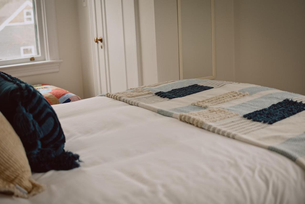 Hill Road Manor Bed & Breakfast グランド・フォールズ・ウィンザー エクステリア 写真
