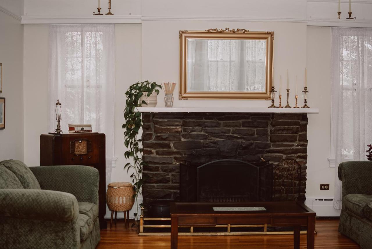 Hill Road Manor Bed & Breakfast グランド・フォールズ・ウィンザー エクステリア 写真